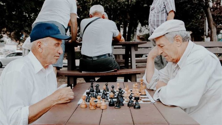 فواید شگفت انگیز شطرنج برای سالمندان - باشگاه شطرنج ایران