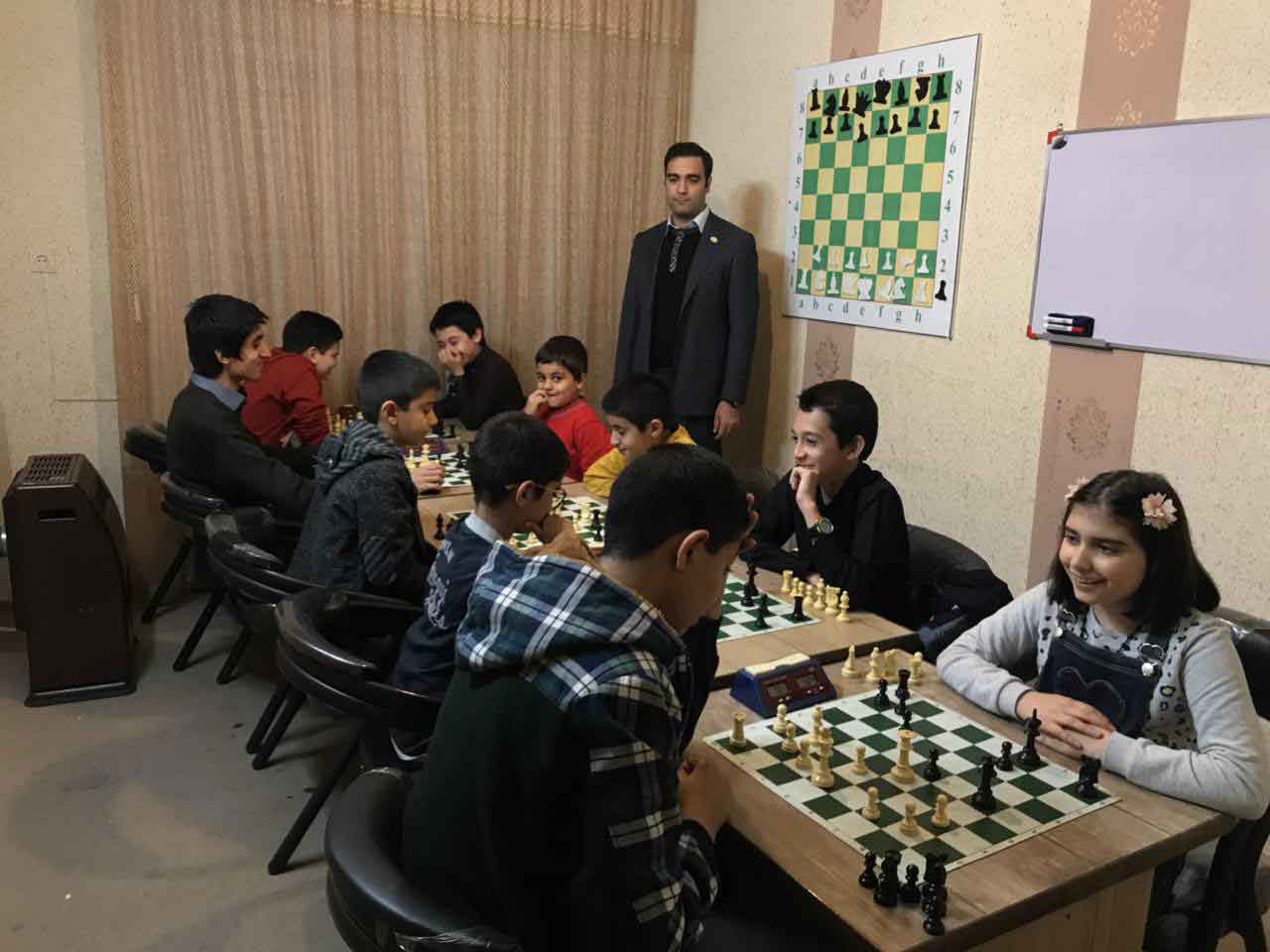 مسابقه جام همدلی جهت کمک به زلزله زدگان کرمانشاه در باشگاه شطرنج ایران