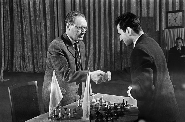 میخائیل بتوینیک - ششمین قهرمان رسمی شطرنج جهان