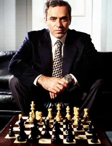 گری کاسپارف در سیزدهمین قهرمان رسمی شطرنج جهان