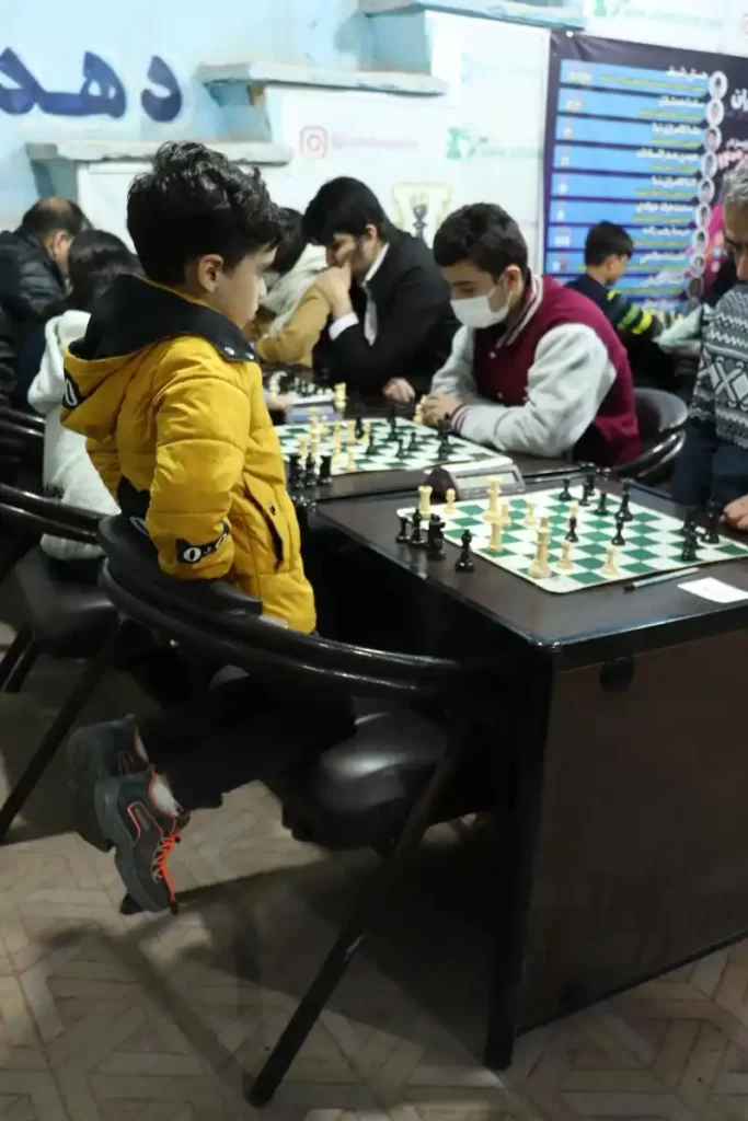 شطرنج بازان کلاس شطرنج در مشهد در حال مسابقه 2