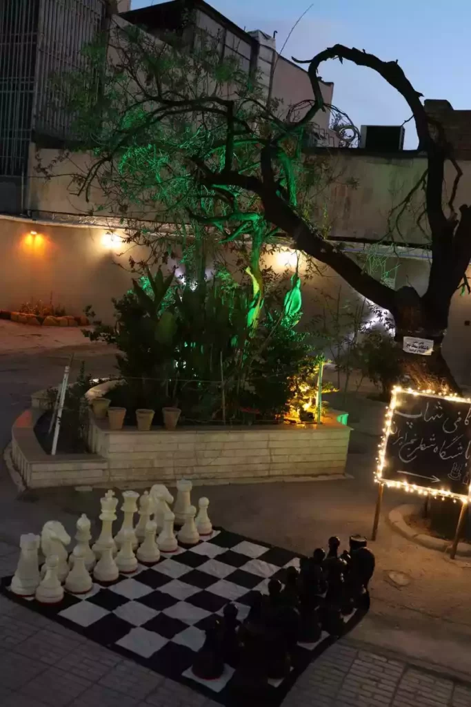 حیاط کلاس شطرنج در مشهد 
