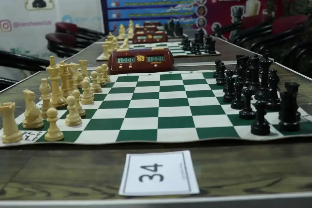 آماده سازی مسابقات شطرنج در باشگاه شطرنج ایران